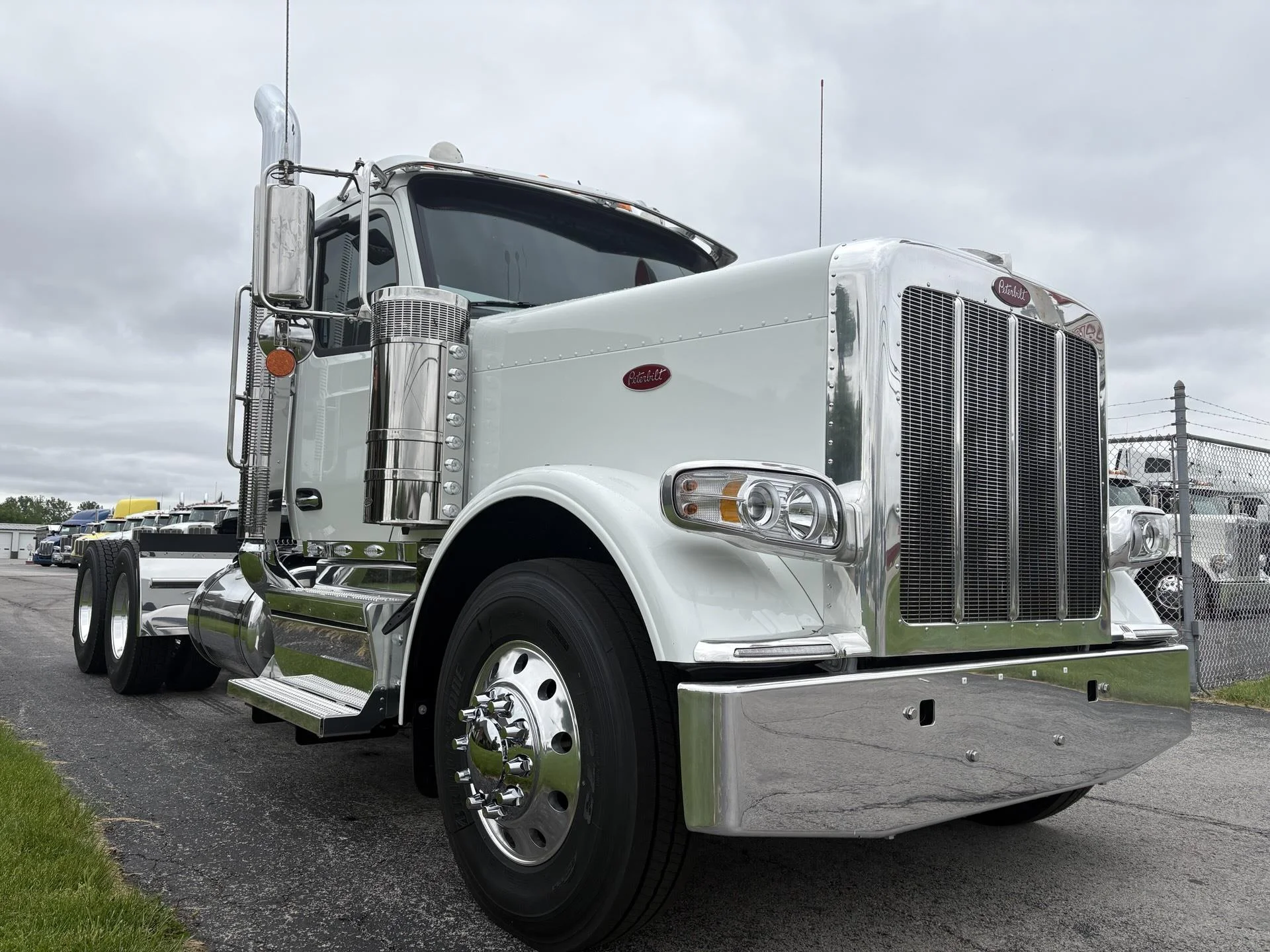 2027 Peterbilt 589 in Findlay, OH — photo 2