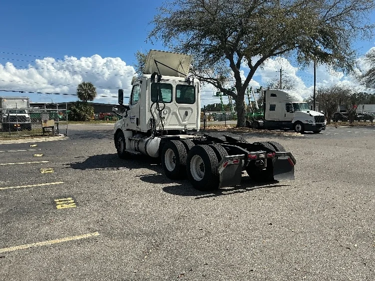 2019 Freightliner Cascadia in Jacksonville, FL — photo 5