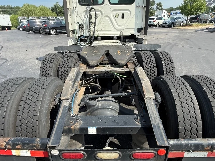2019 Freightliner Cascadia in Jessup, MD — photo 6