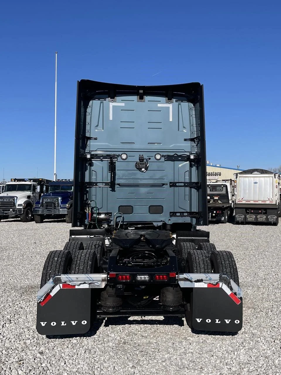 2027 Volvo VNL 860 in London, OH — photo 4