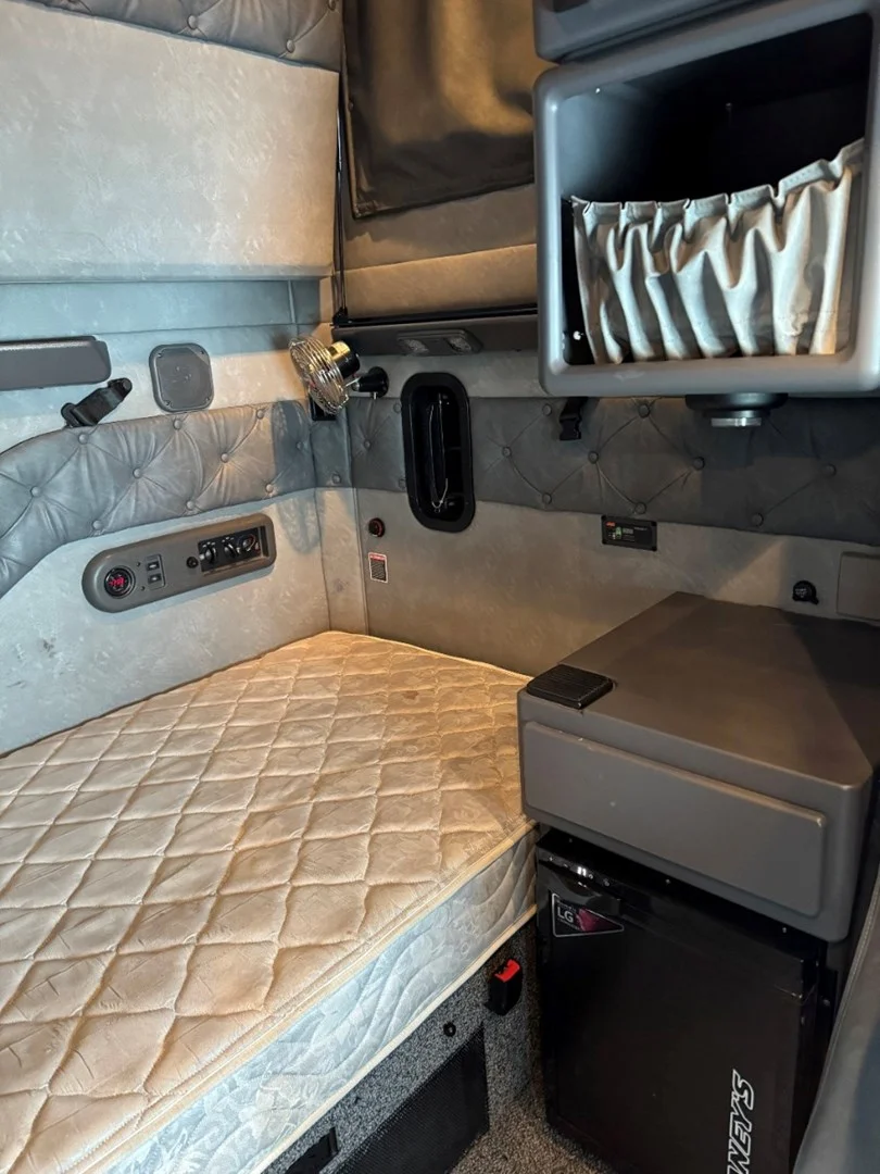 2018 MACK CXU613 - USED TRUCKS SLEEPER - image 21