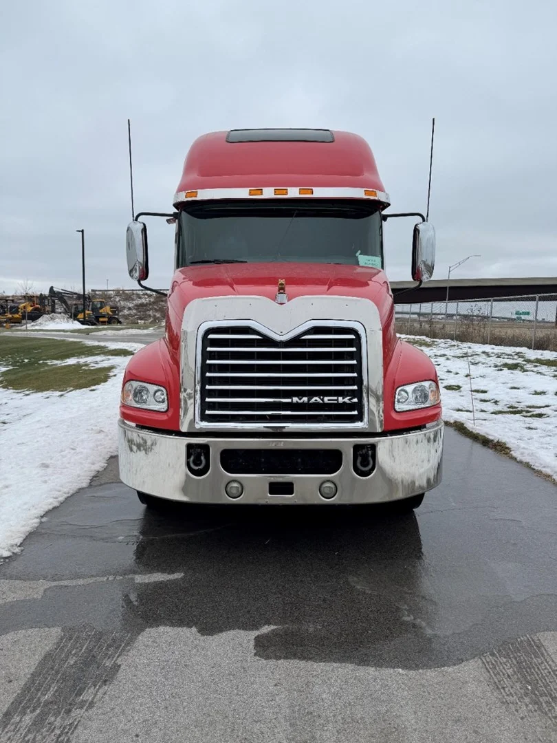 2018 MACK CXU613 - USED TRUCKS SLEEPER - image 2