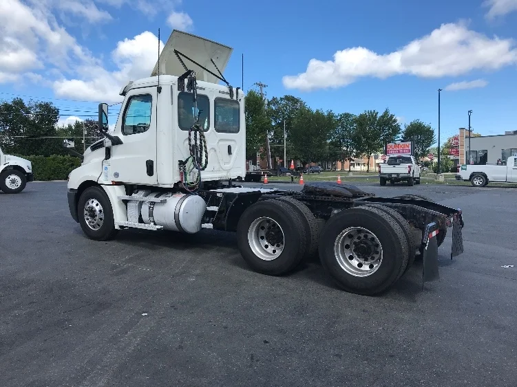 2020 Freightliner Cascadia in South Plainfield, NJ — photo 5