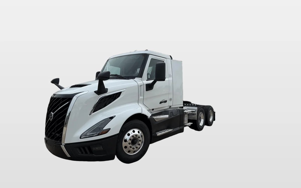 2025 Volvo - image 1