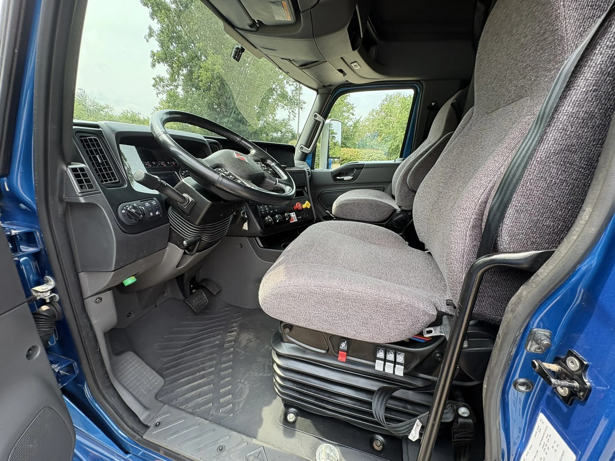 2025 International LT in West Michigan International, MI — photo 14