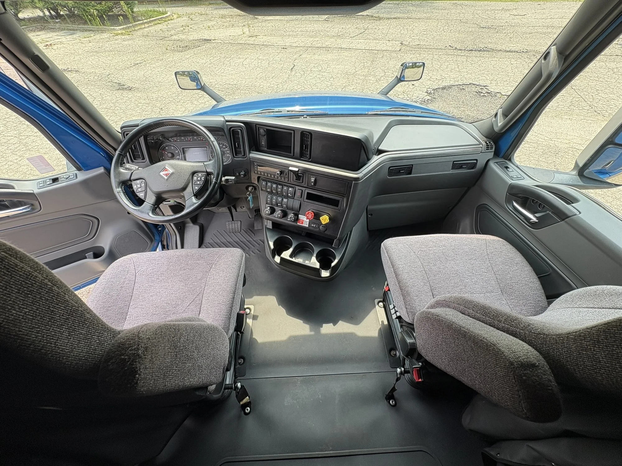 2025 International LT in West Michigan International, MI — photo 18