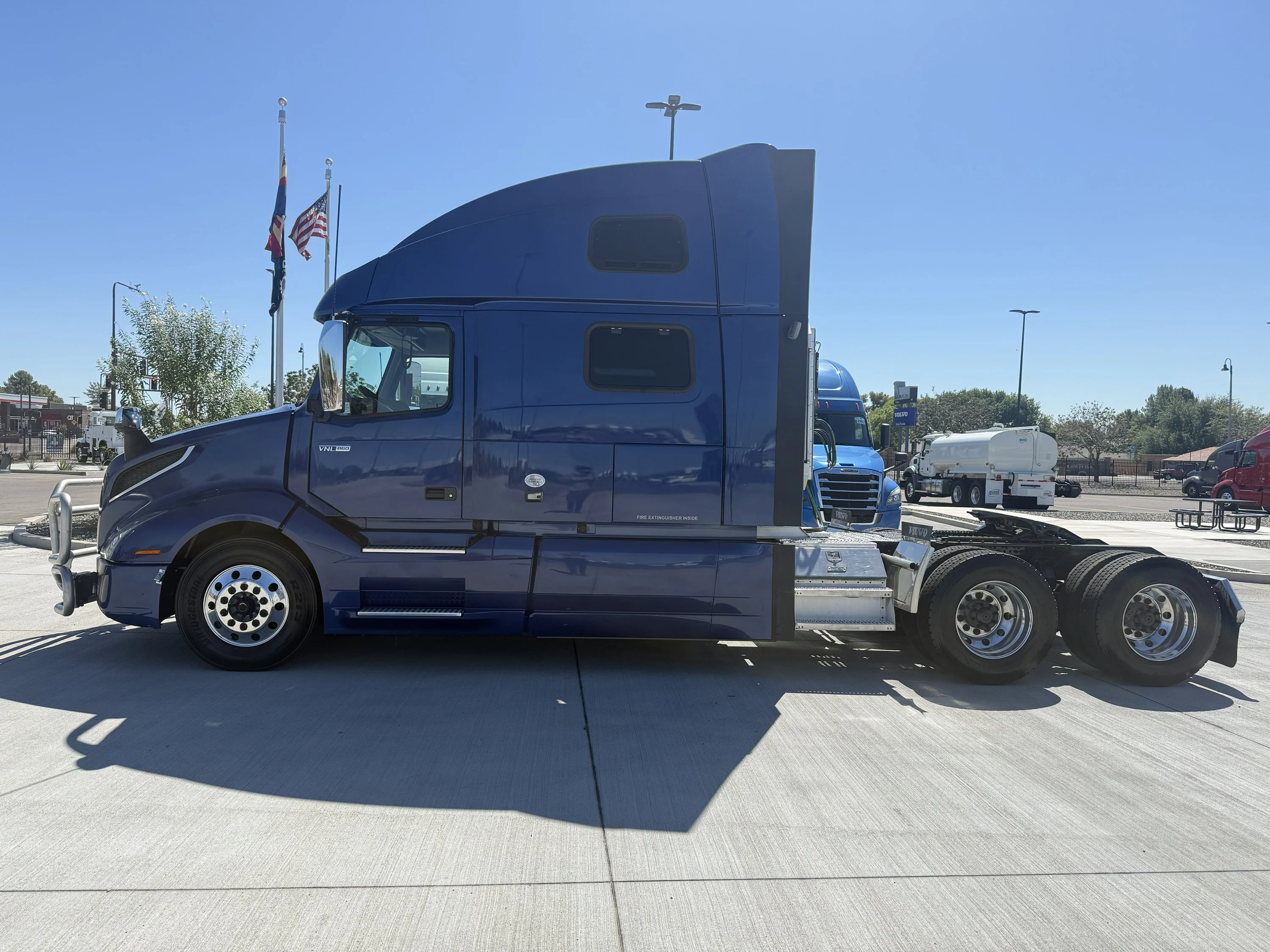 2021 Volvo VNL 860 in Tolleson, AZ — photo 4