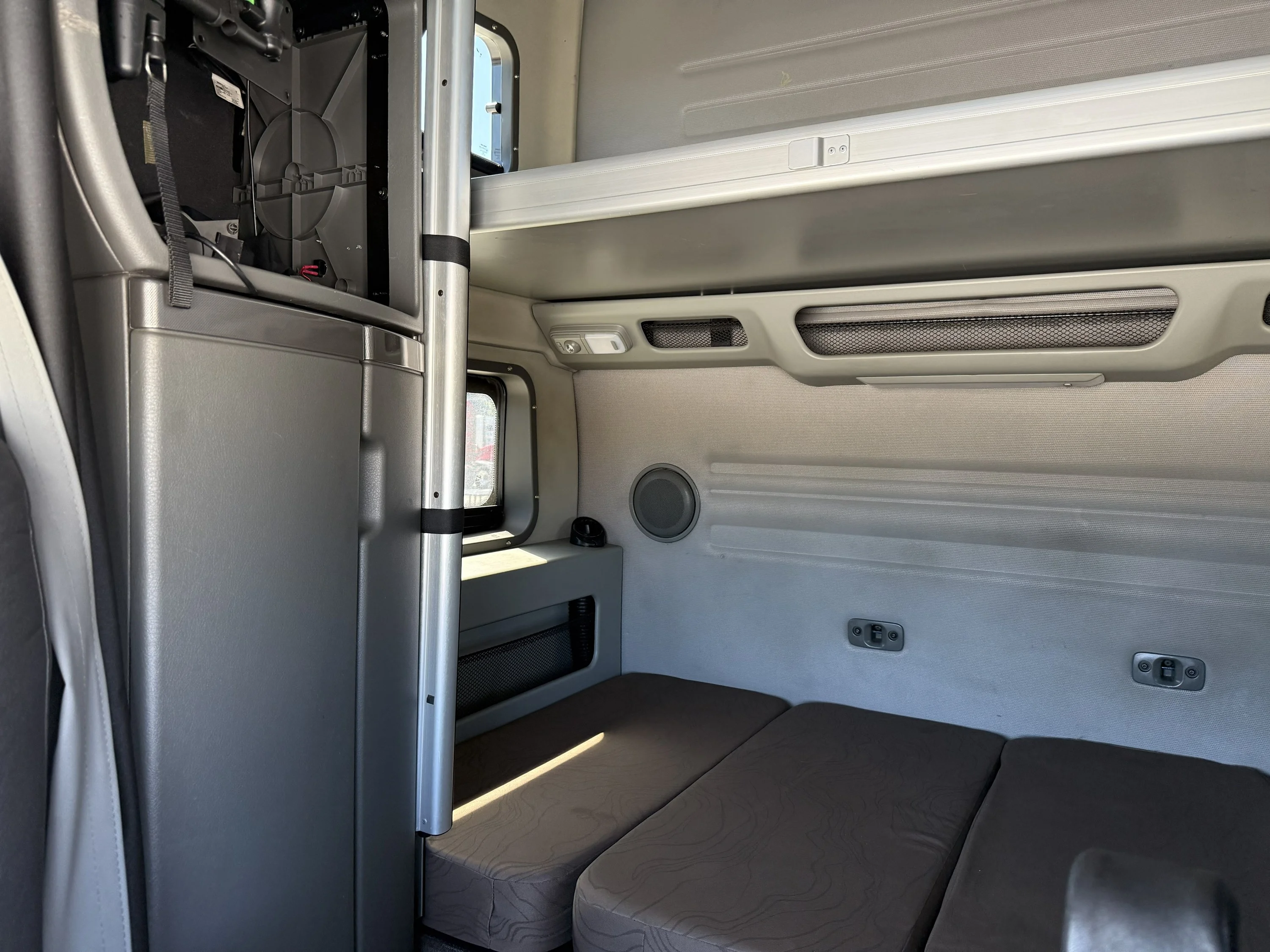 2021 Volvo VNL 860 in Tolleson, AZ — photo 9