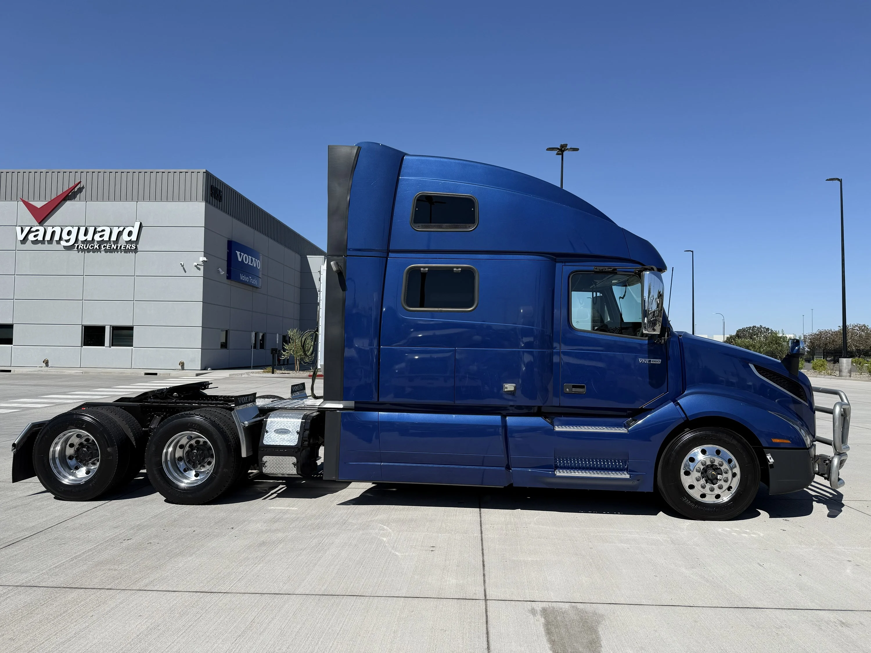 2021 Volvo VNL 860 in Tolleson, AZ — photo 2