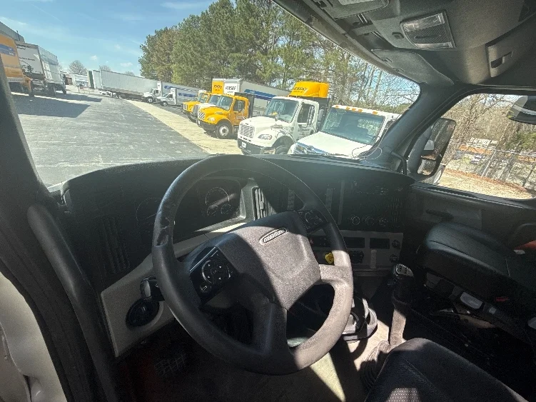 2020 Freightliner Cascadia - image 10