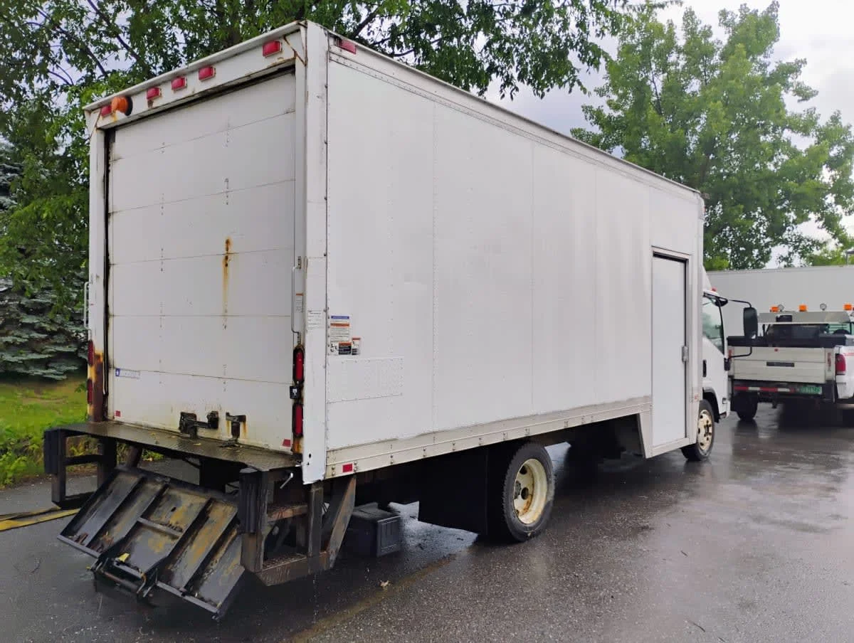 2014 Isuzu NRR in Springfield, MA — photo 4