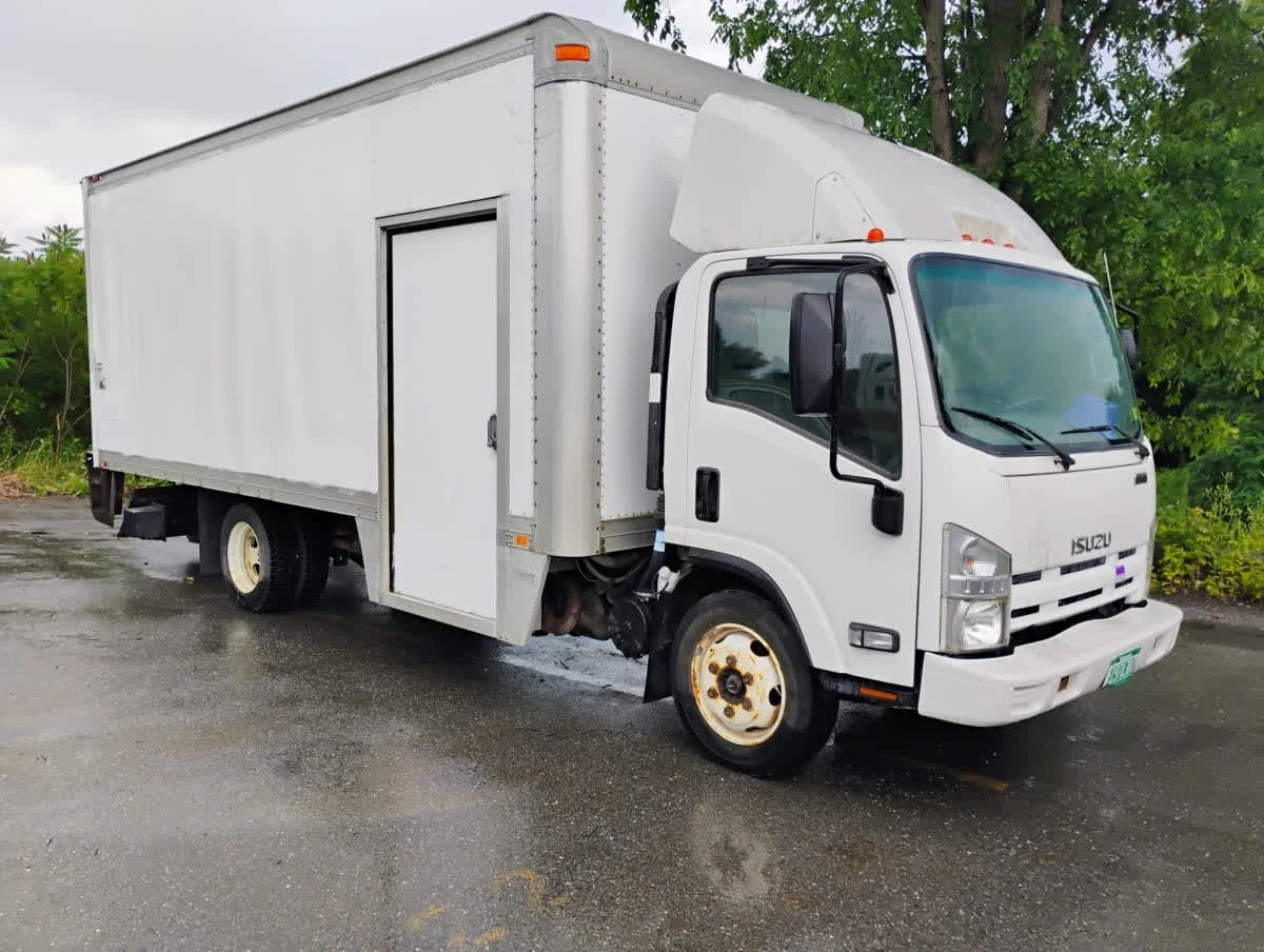 2014 Isuzu NRR in Springfield, MA — photo 3