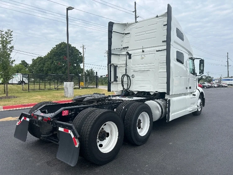 2023 Volvo VNL 760 in Lowell, AR — photo 7