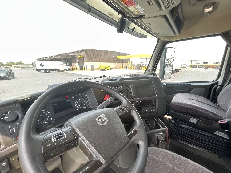 2023 Volvo VNL 760 in Lowell, AR — photo 10