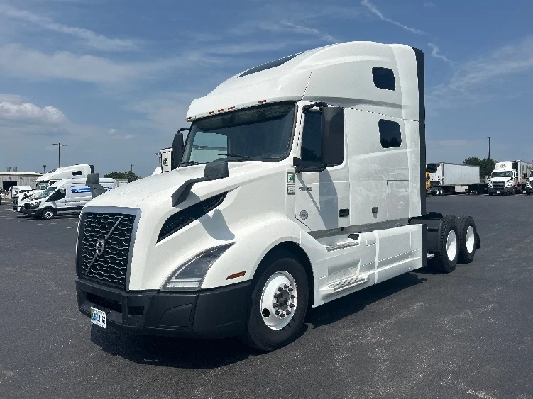 2023 Volvo VNL 760 in Lowell, AR — photo 3