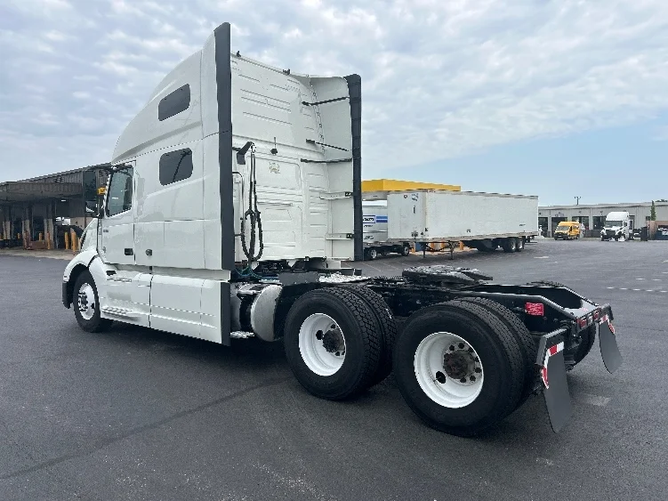 2023 Volvo VNL 760 in Lowell, AR — photo 5