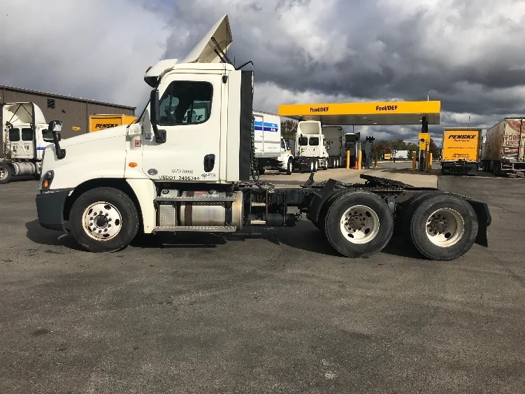 2018 Freightliner Cascadia - image 4