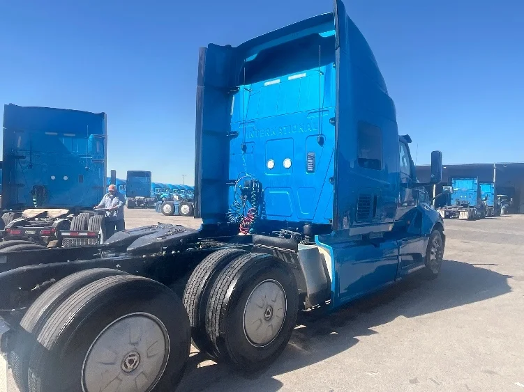 2020 International LT - image 7