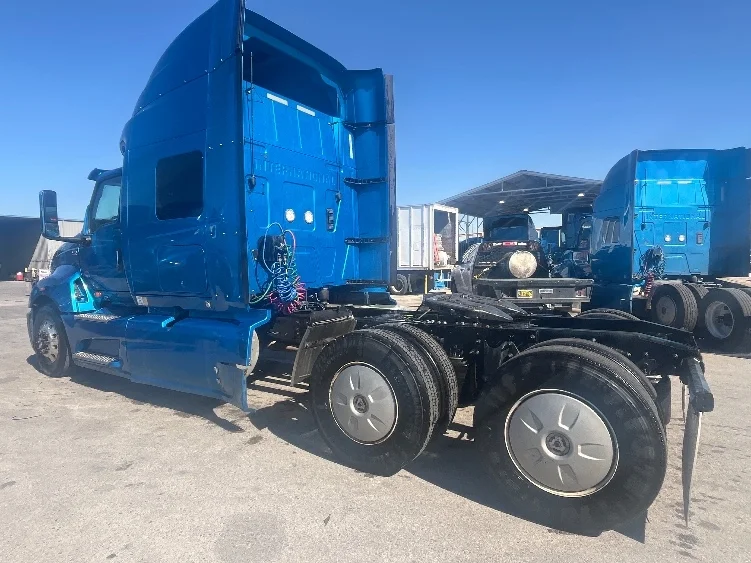 2020 International LT - image 5