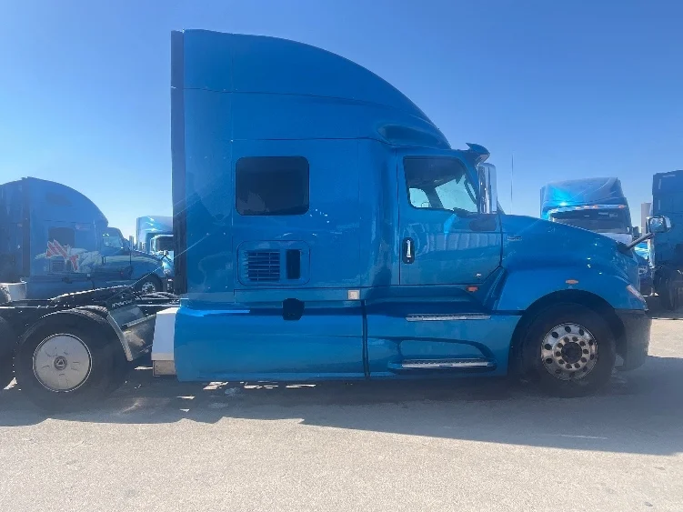 2020 International LT - image 8