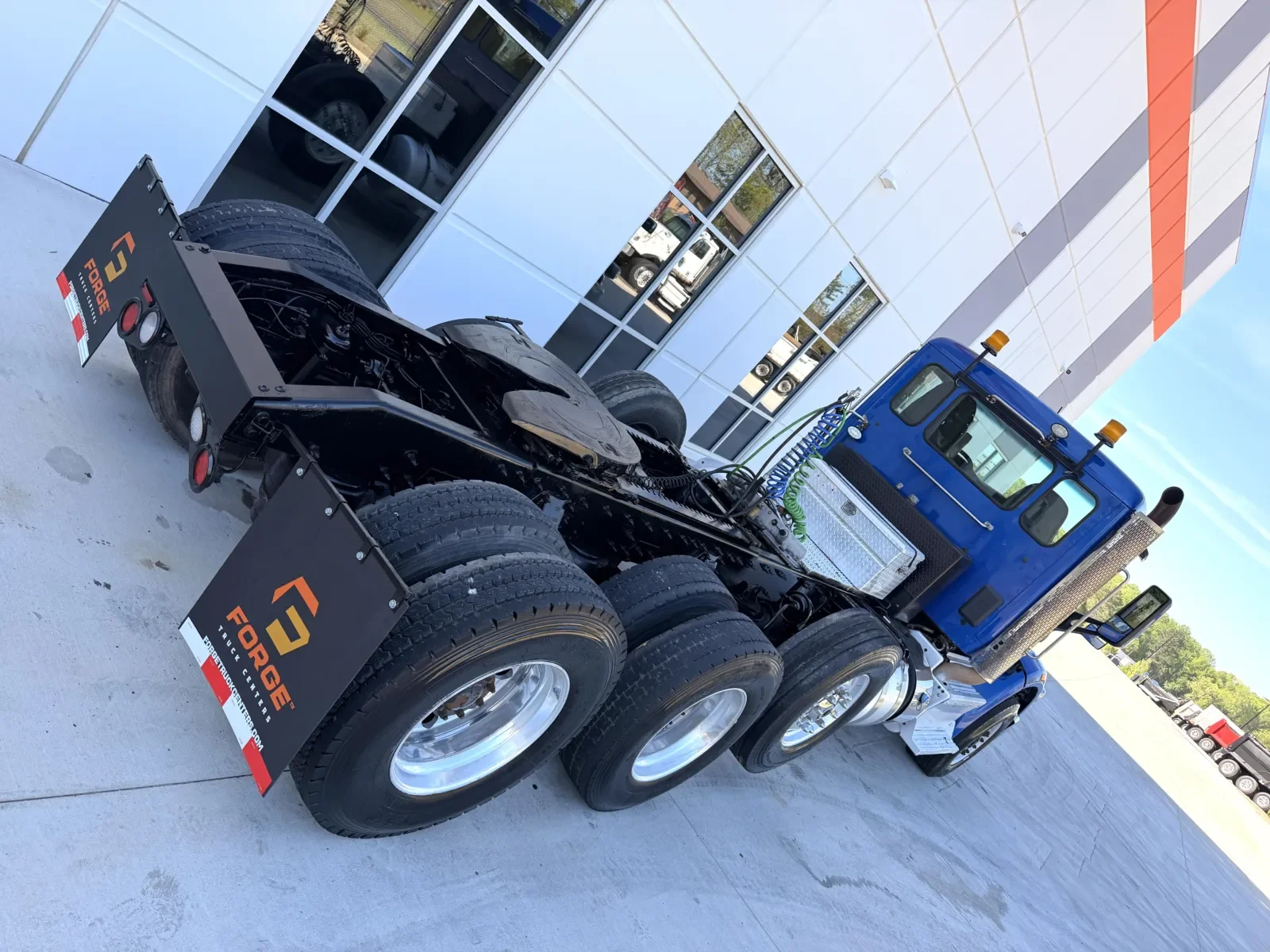 2016 Peterbilt 567 - image 11