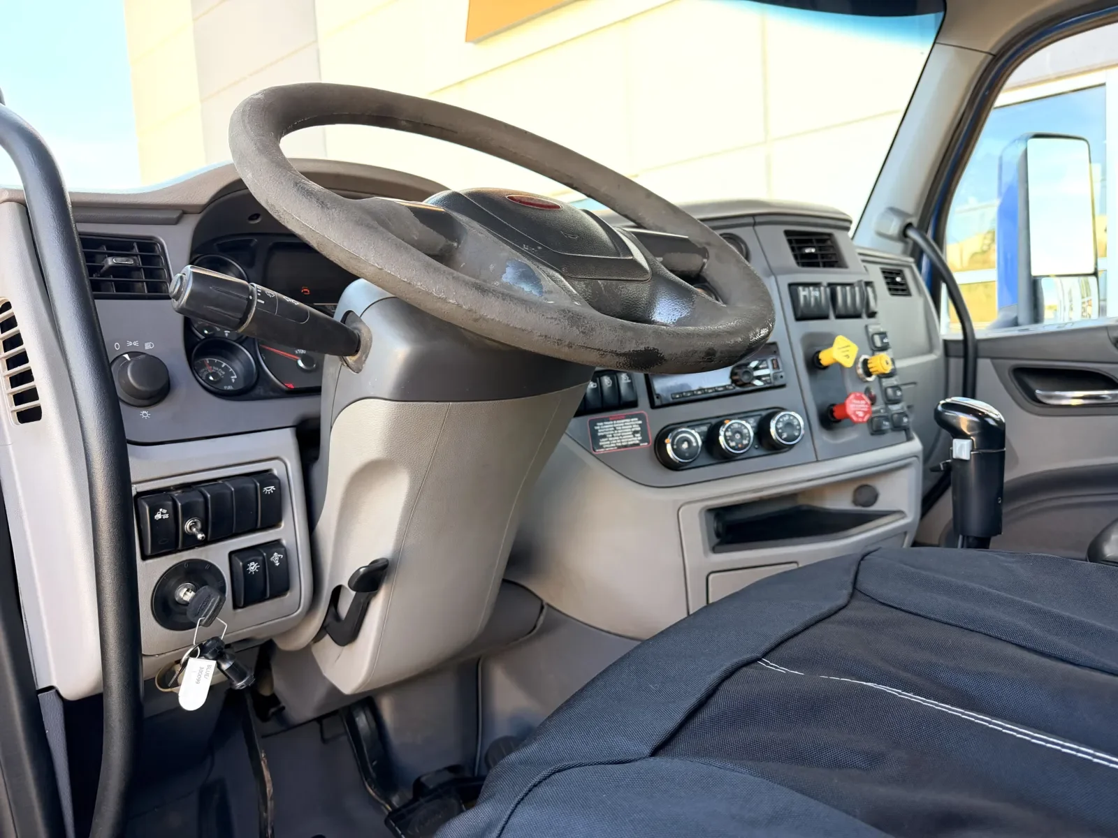 2016 Peterbilt 567 - image 15