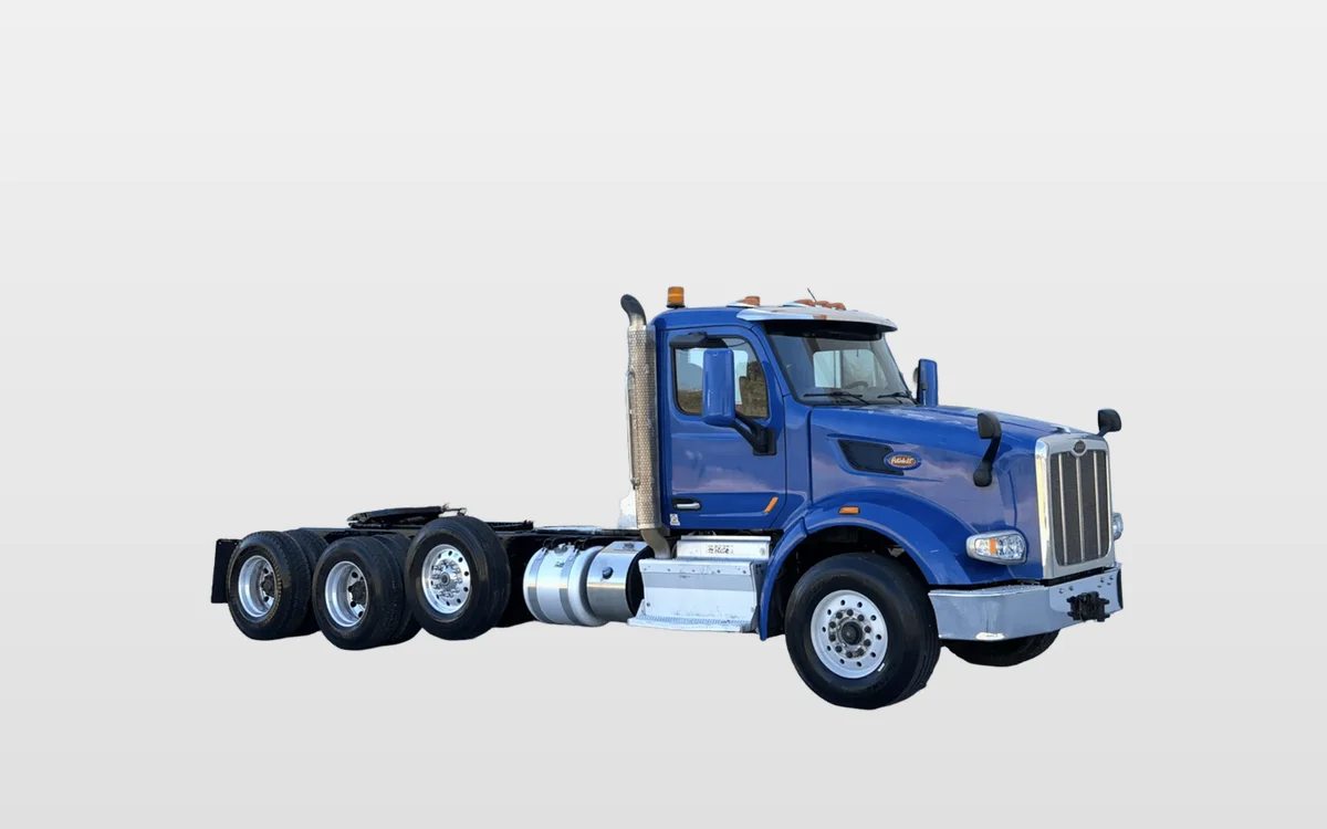2016 Peterbilt 567 - image 1