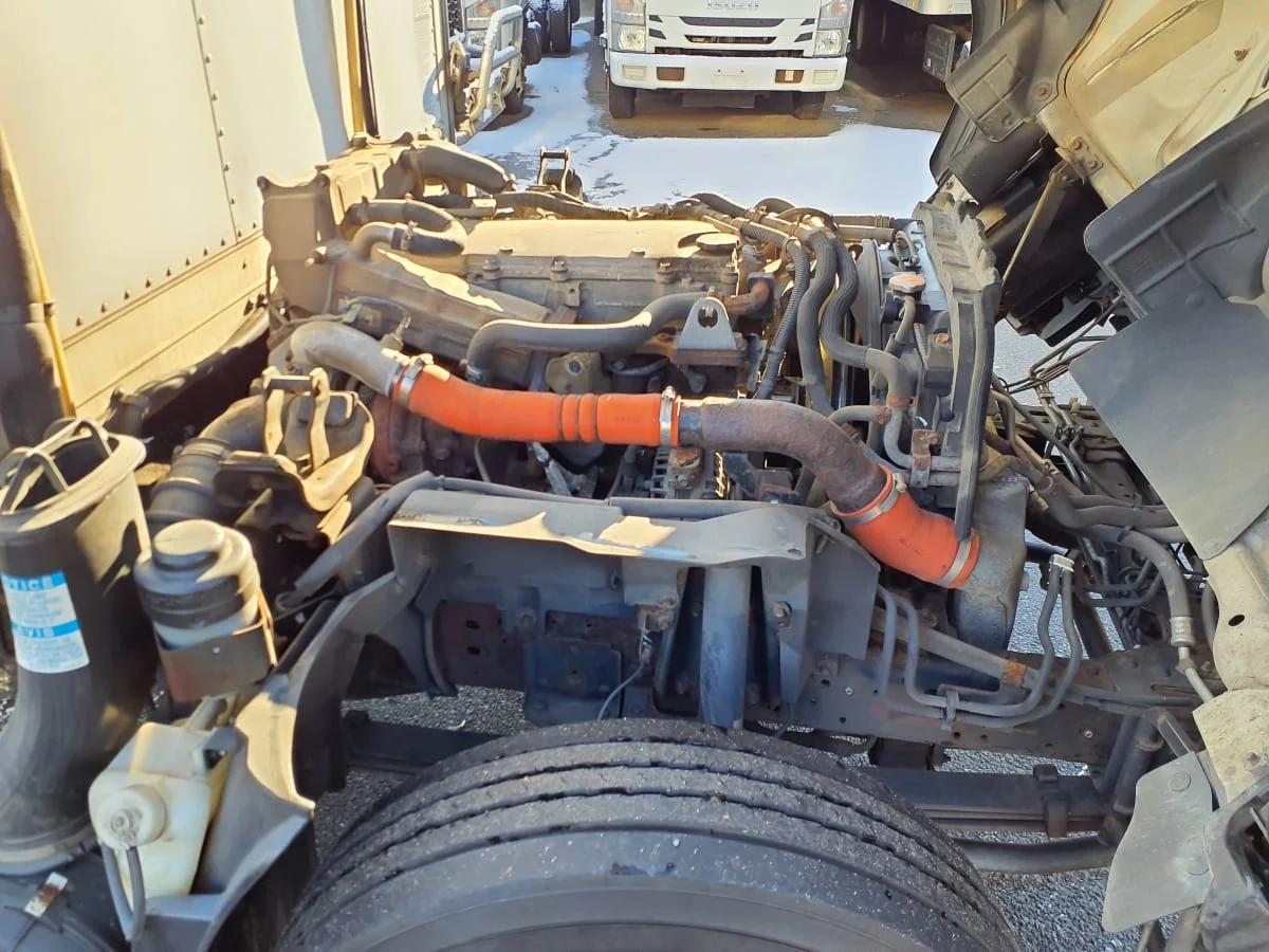 2018 Isuzu NPR - image 14