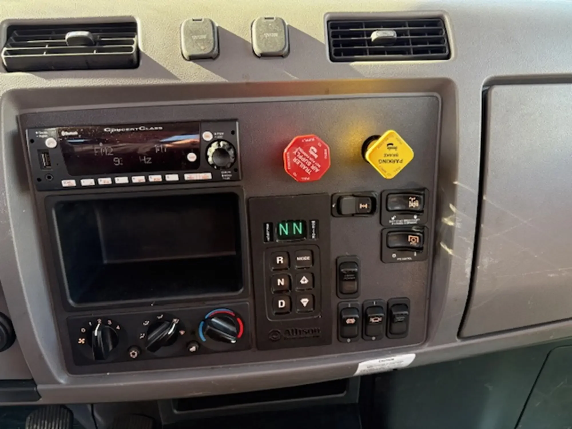 2022 Peterbilt 348 - image 25