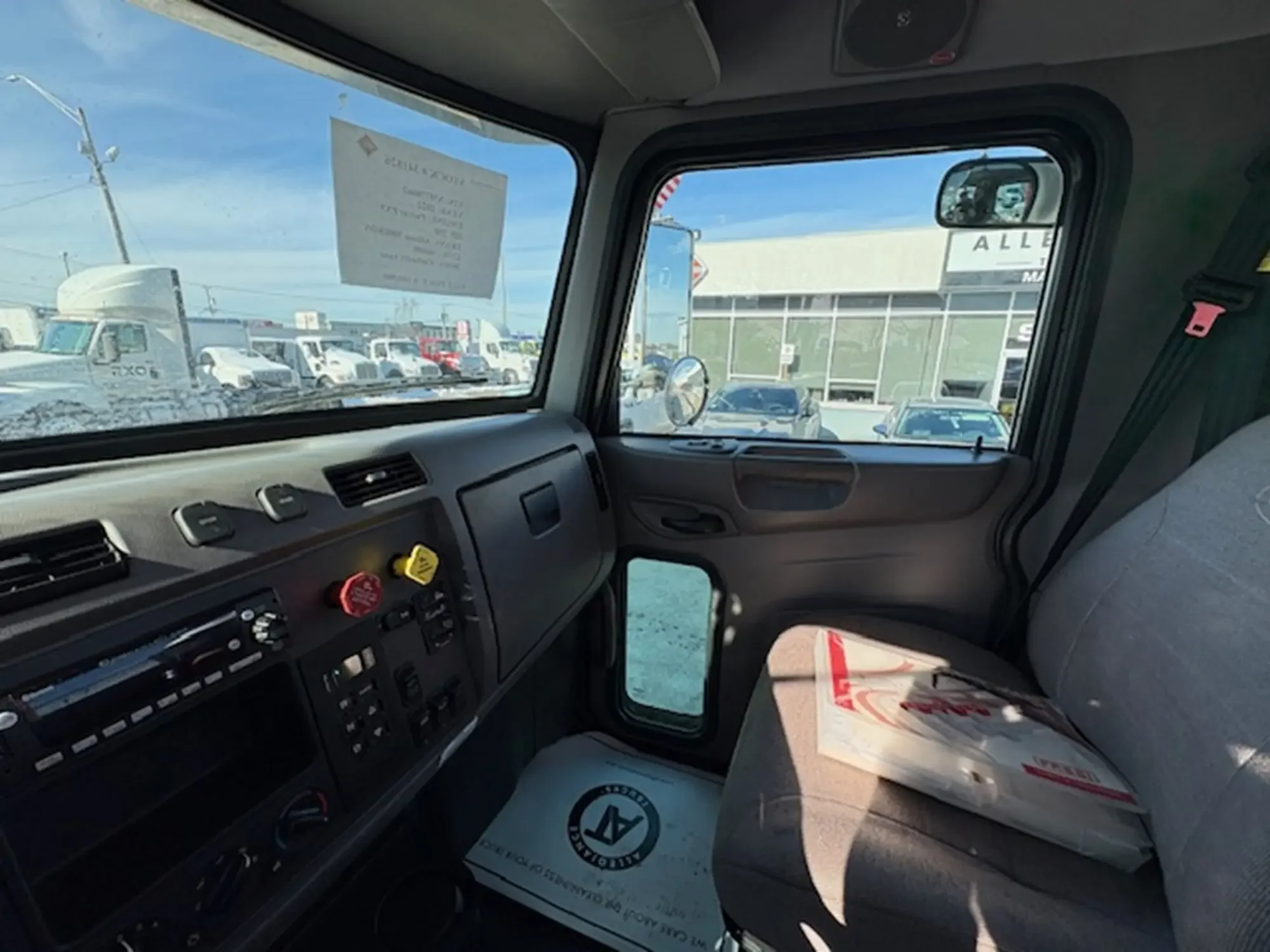 2022 Peterbilt 348 - image 24