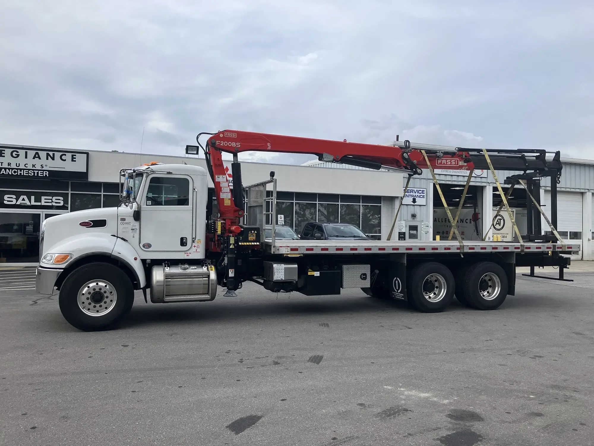 2022 Peterbilt 348