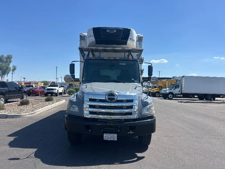 2020 Hino 268 in Phoenix, AZ — photo 2