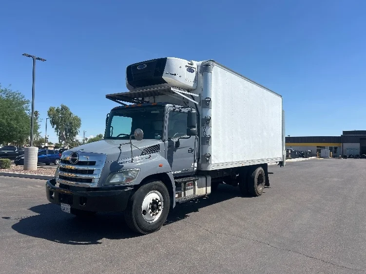 2020 Hino 268 in Phoenix, AZ — photo 3