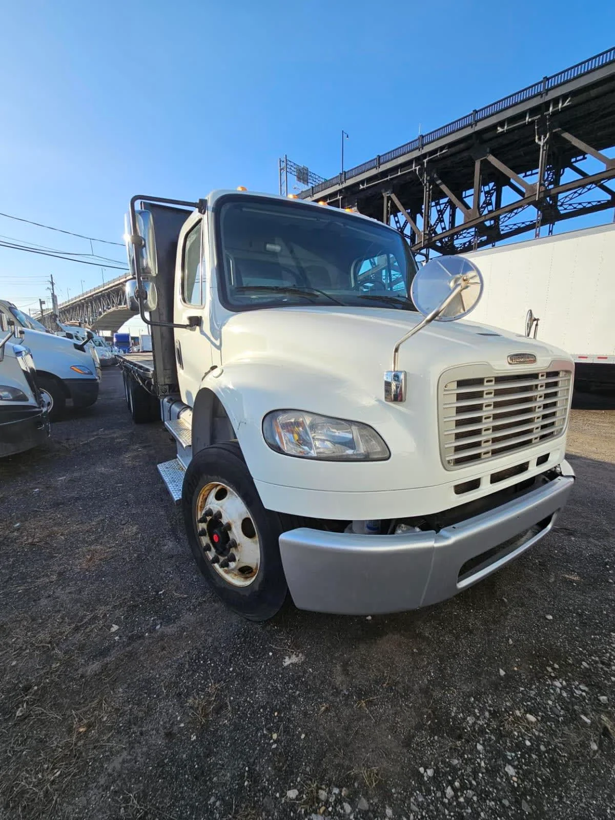 2015 Freightliner M2 106 - image 3
