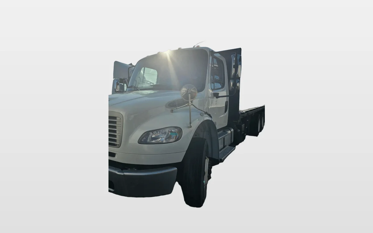 2015 Freightliner M2 106 - image 1