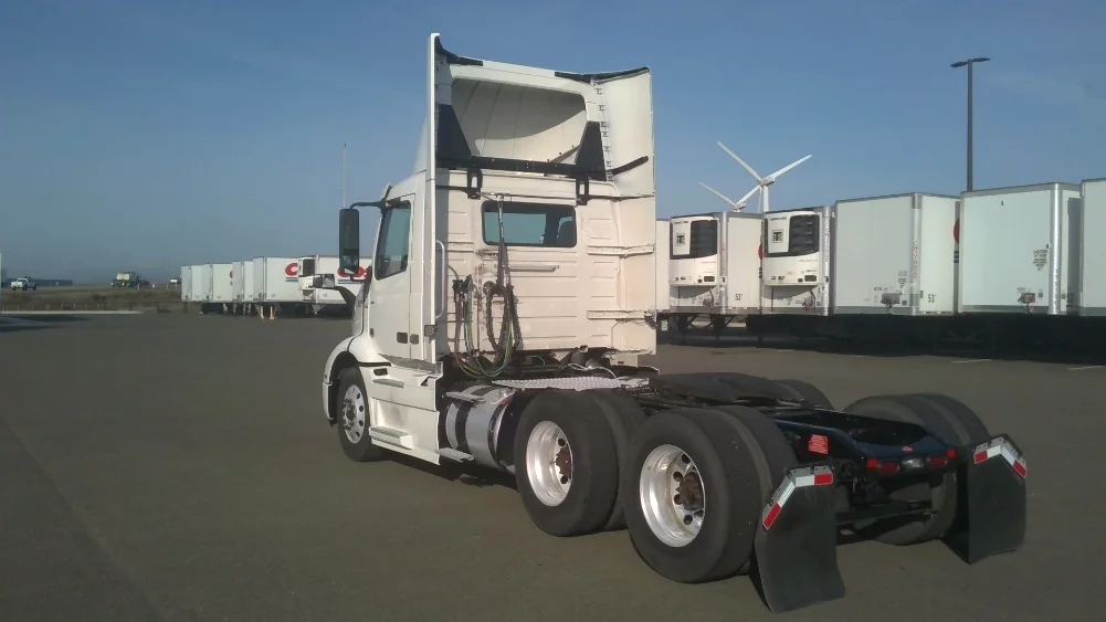 2021 Volvo VNR 640 - image 5