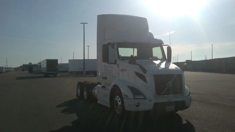 2021 Volvo VNR 640 in Stockton, CA