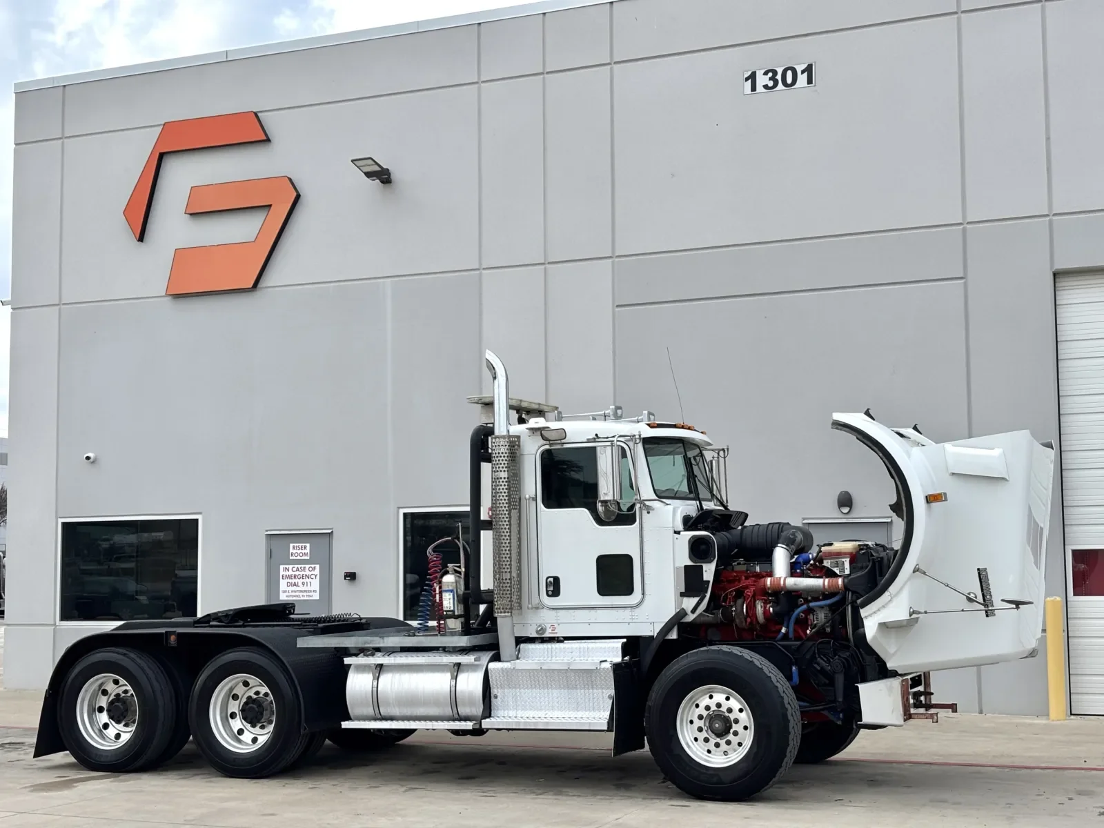 2015 Kenworth T800 - image 9