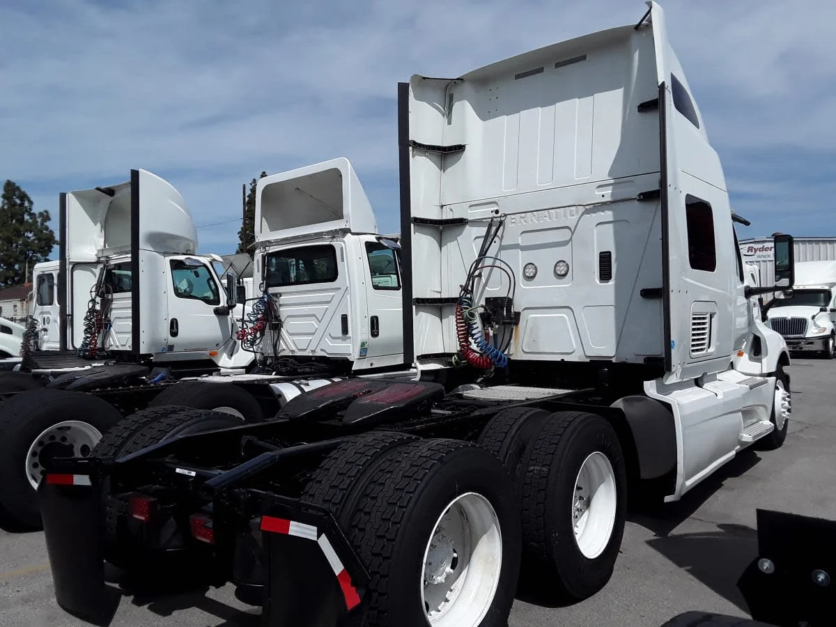 2020 International LT - image 4