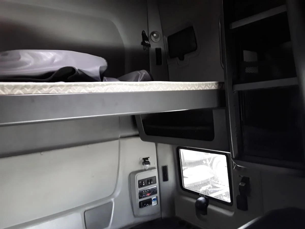 2020 International LT - image 8