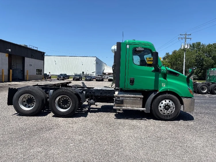 2022 Freightliner Cascadia in Prince George, VA — photo 8