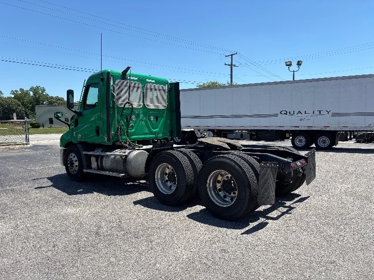 2022 Freightliner Cascadia in Prince George, VA — photo 5