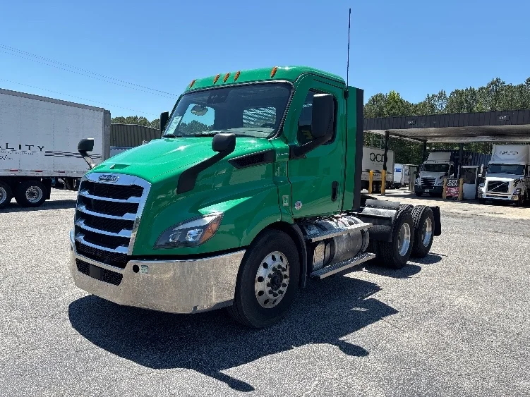 2022 Freightliner Cascadia in Prince George, VA — photo 3