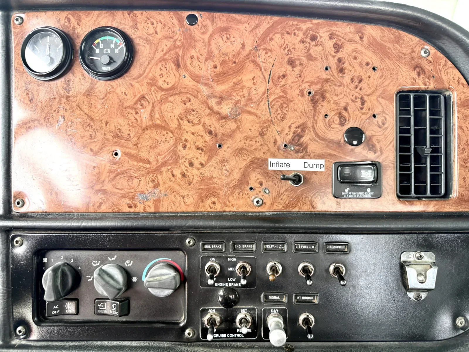 2005 Peterbilt 379 in New Lenox, IL — photo 18