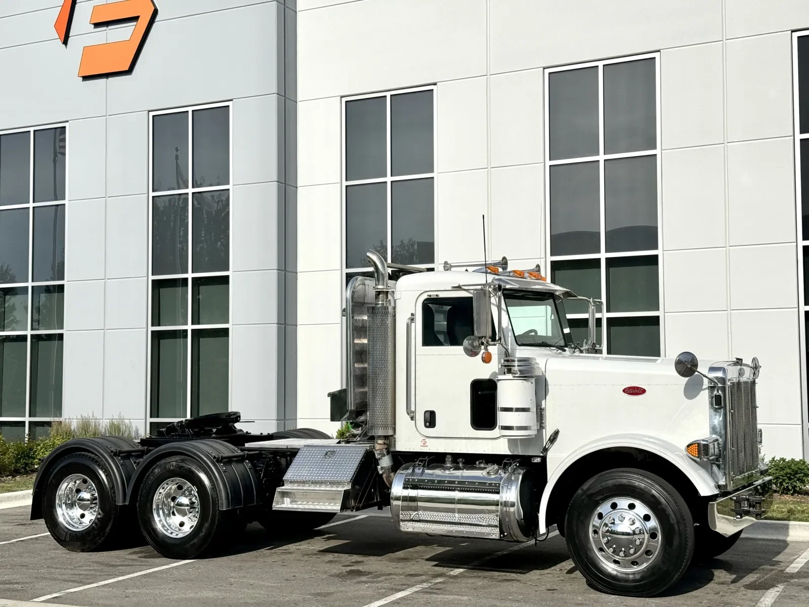 2005 Peterbilt 379 in New Lenox, IL — photo 2