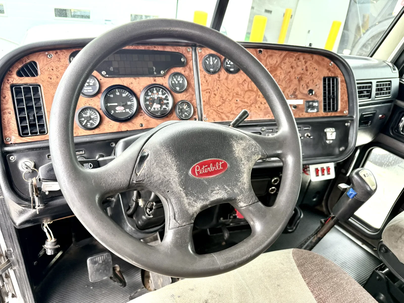 2005 Peterbilt 379 in New Lenox, IL — photo 15