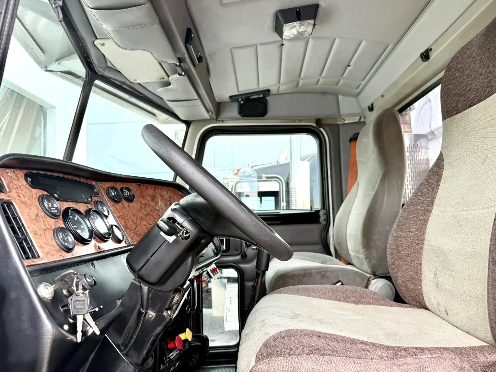 2005 Peterbilt 379 in New Lenox, IL — photo 14
