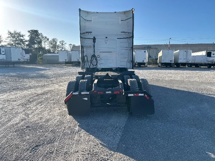 2022 Volvo VNL 760 - image 6
