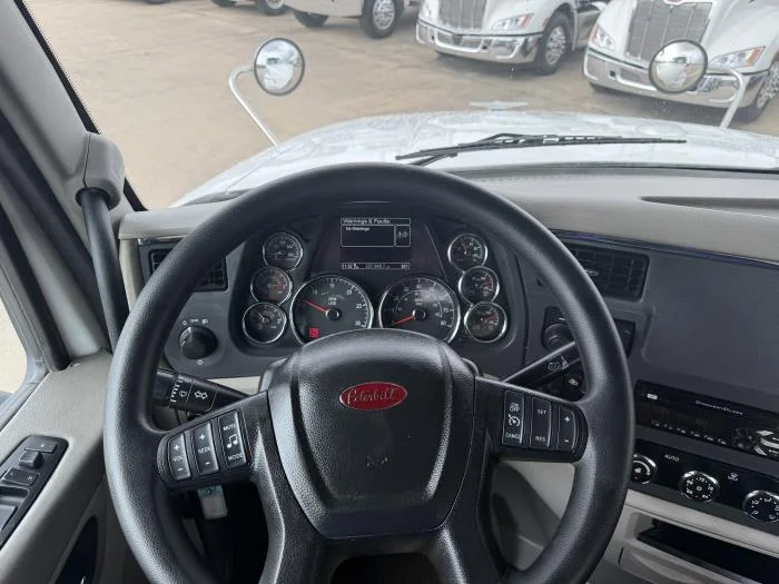 2019 Peterbilt 567 - image 33