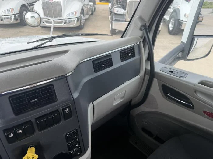 2019 Peterbilt 567 - image 30